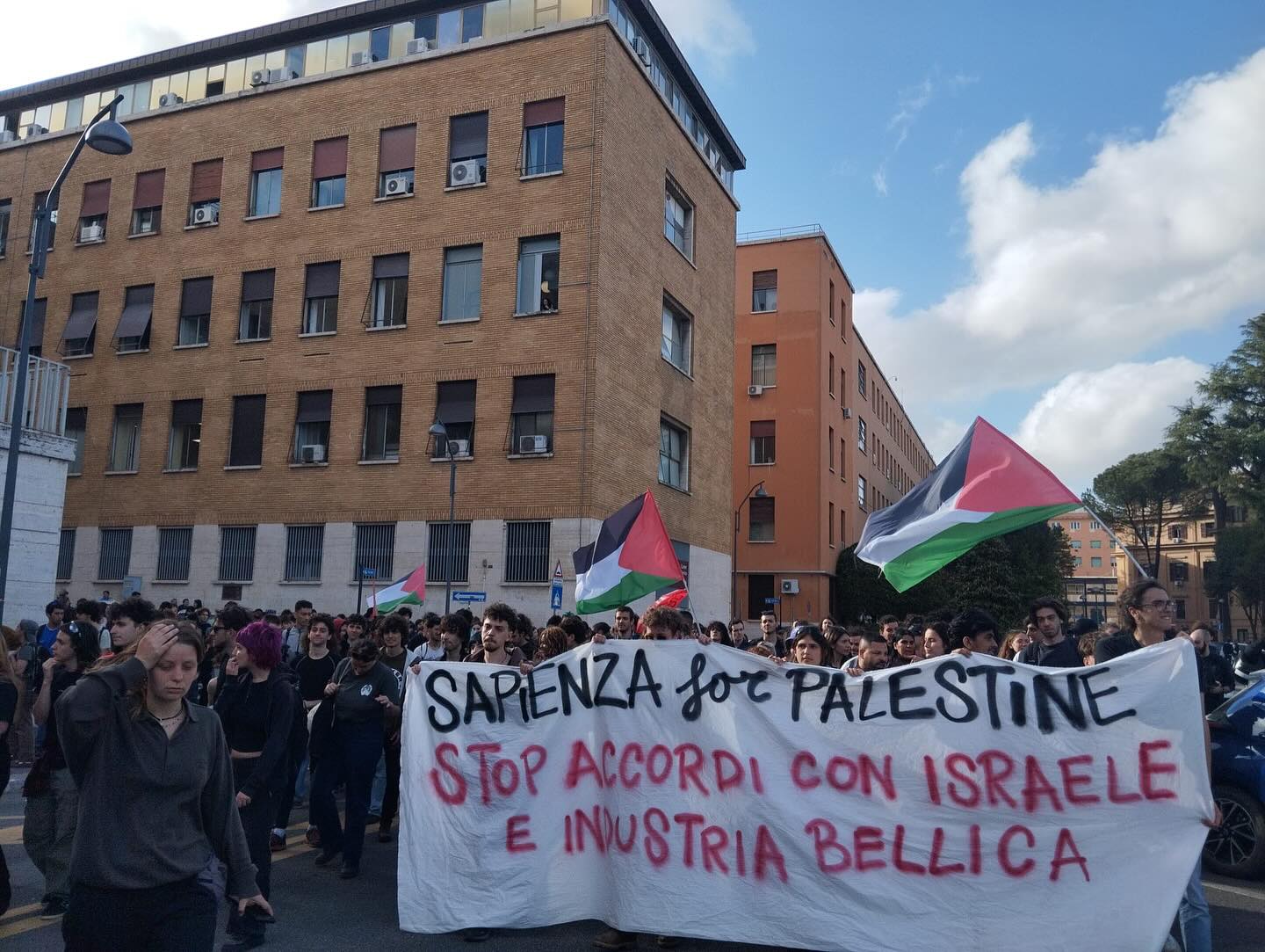 Immagine: account Instagram di collettivo_fisica_sapienza e collettivo.psicologia.sapienza